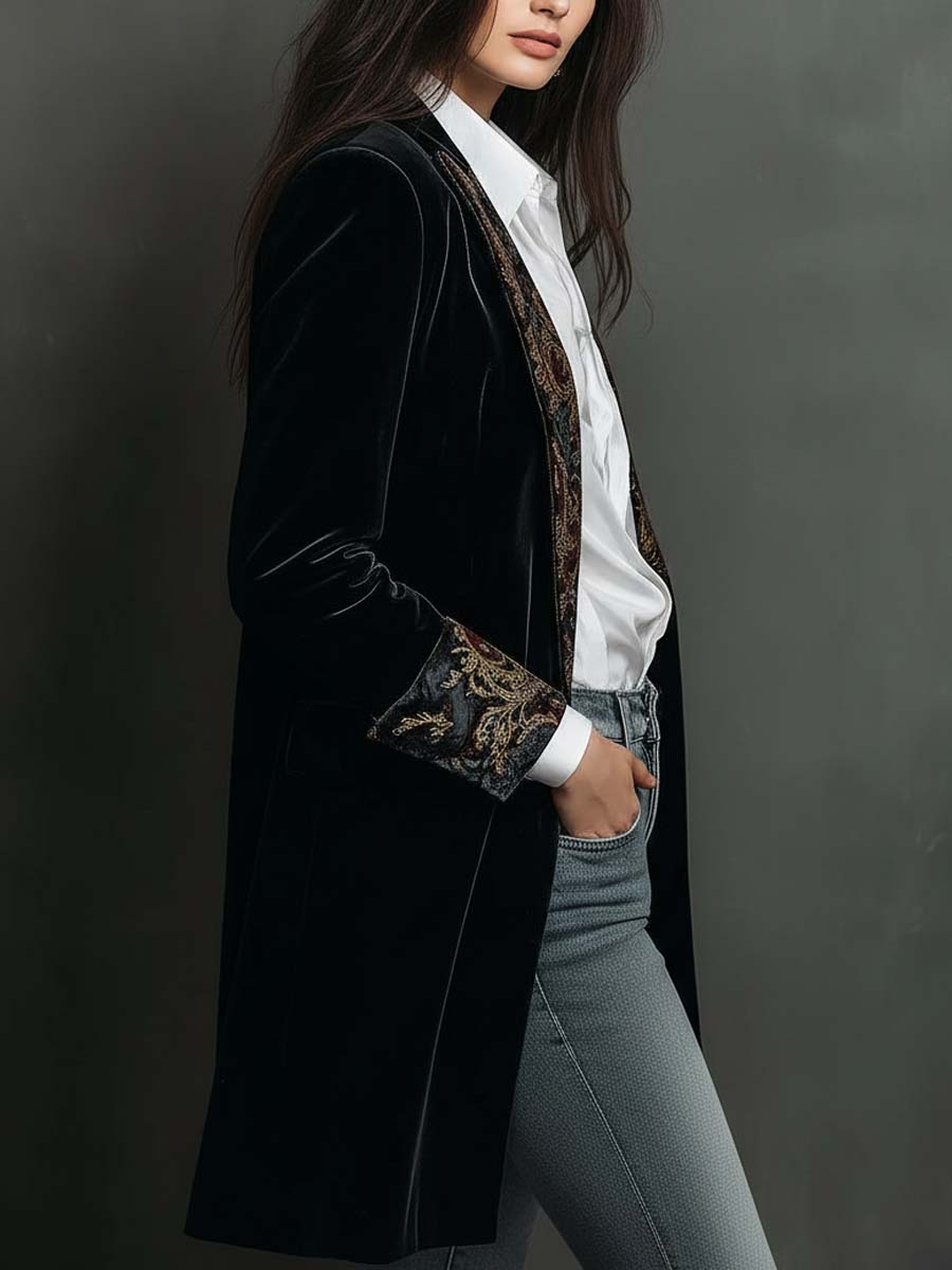 Blazer Slim-Fit Preto com Padrão Barroco e Lapela para Mulher