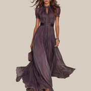 FLAVIA™ | Langes Lila Kleid Schlüssellochausschnitt Chiffon Spitzenbesatz