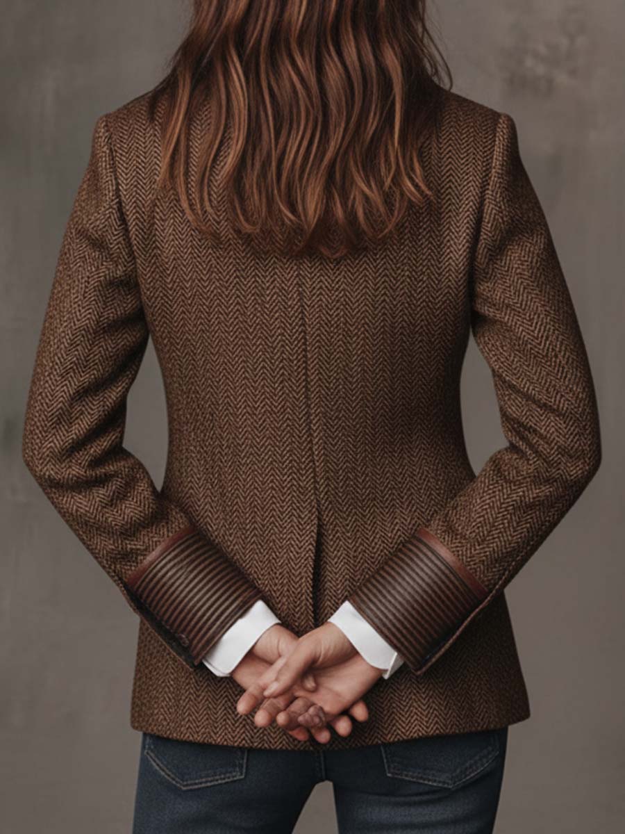 Blazer com Padrão Espinha de Peixe e Aplicações Estampadas para Mulher