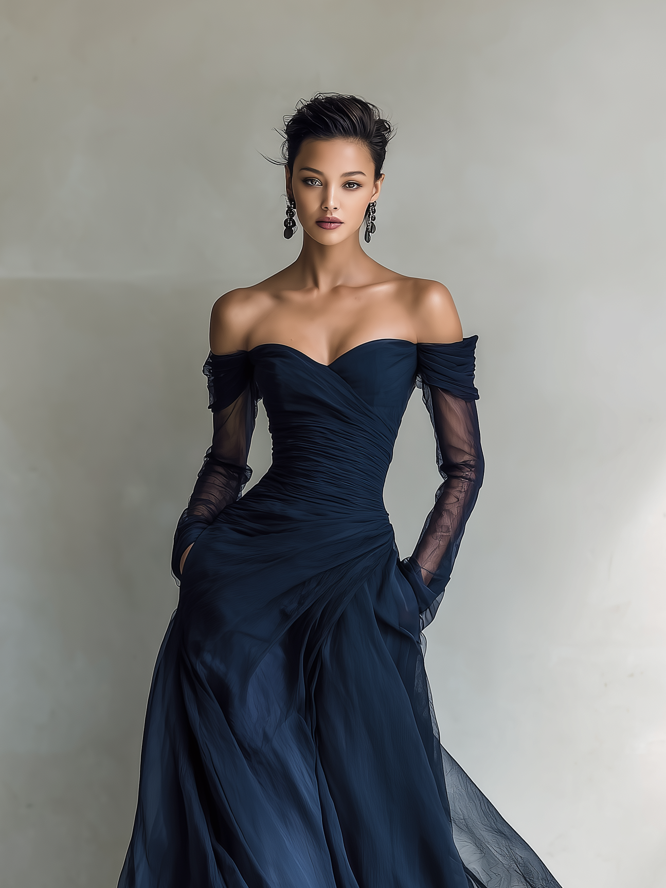 Elegantes, dunkelblaues Chiffon-Organza-Maxikleid für Damen, schulterfrei und figurbetont.