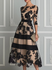Elegante Vestido Midi Preto em Renda com Corte Evasé