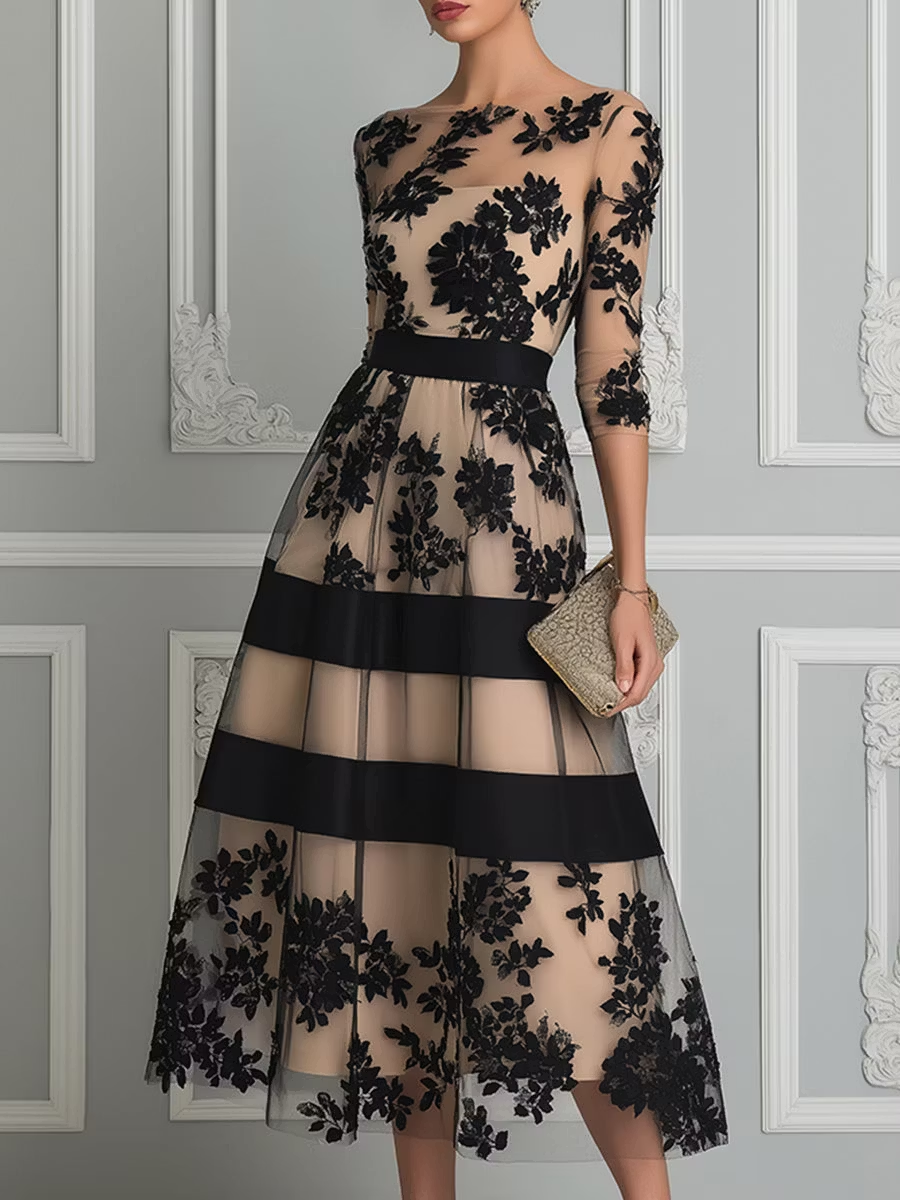 Elegante Vestido Midi Preto em Renda com Corte Evasé