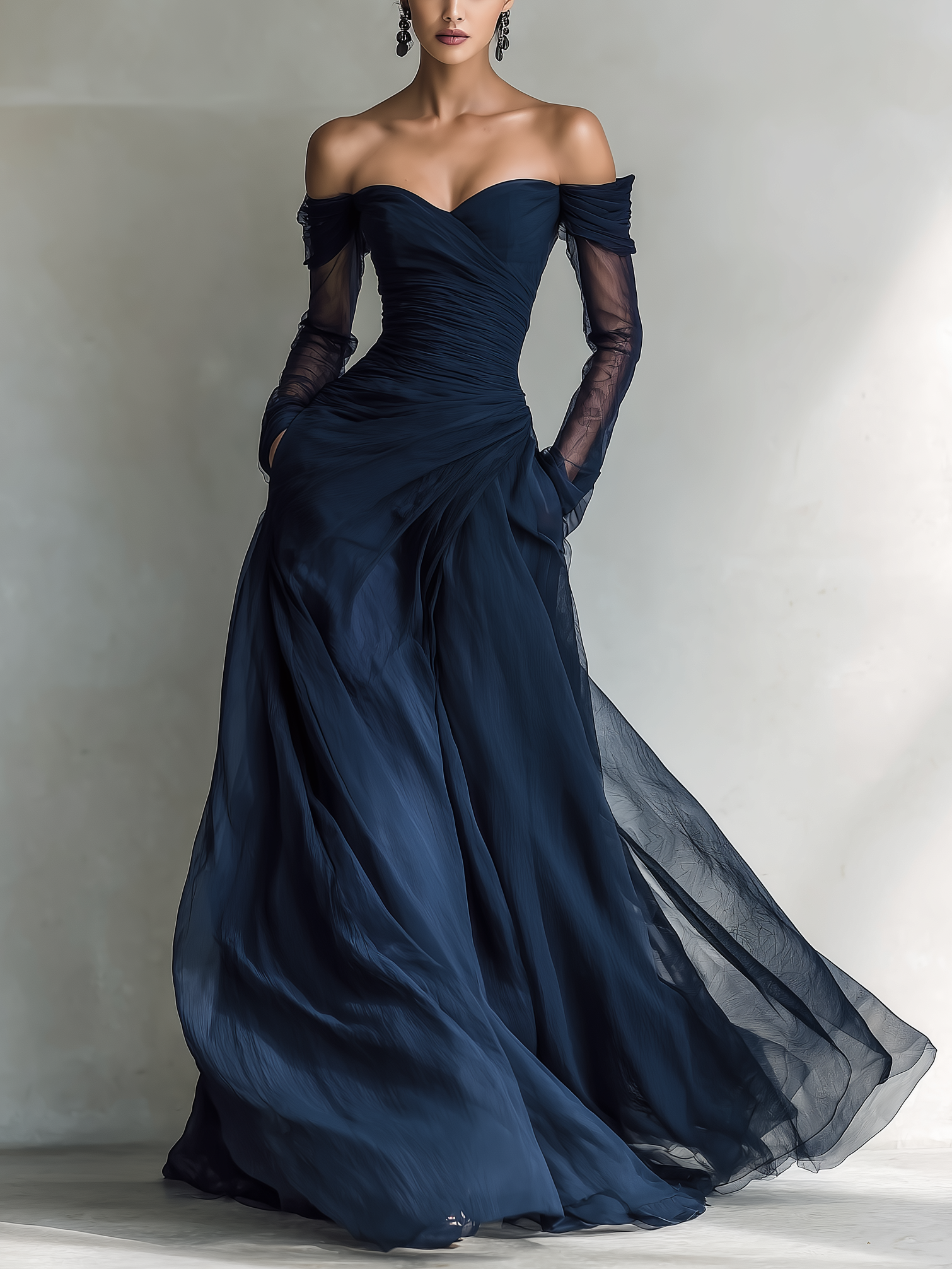 Elegantes, dunkelblaues Chiffon-Organza-Maxikleid für Damen, schulterfrei und figurbetont.