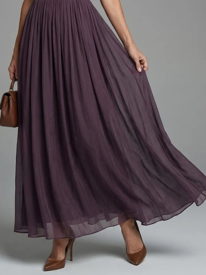 FLAVIA™ | Vestido comprido roxo com decote em forma de fechadura, em chiffon com detalhes em renda