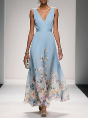 Rose | Hellblaues geblümtes Chiffon-Maxikleid mit V-Ausschnitt