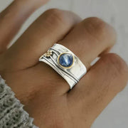 Anel vintage com safira azul, banhado a prata