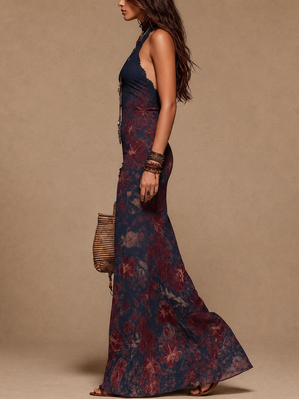 Lía - Vestido longo com padrão floral, renda e corte sereia