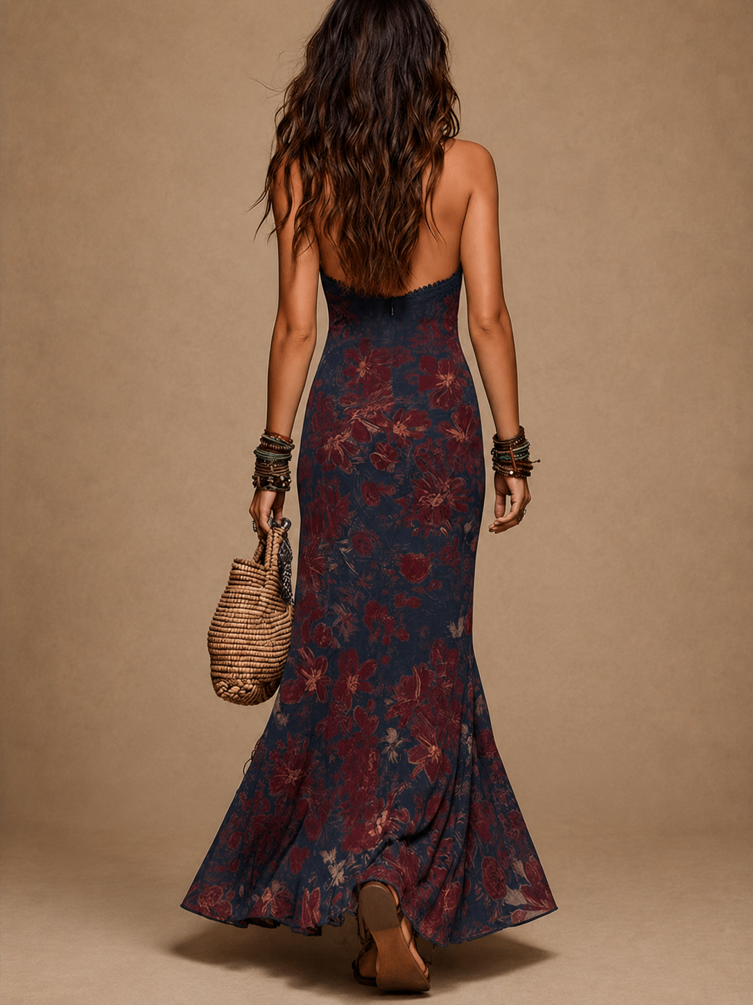 Lía - Vestido longo com padrão floral, renda e corte sereia