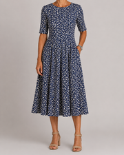 Daria | Vestido midi floral, simples e chique
