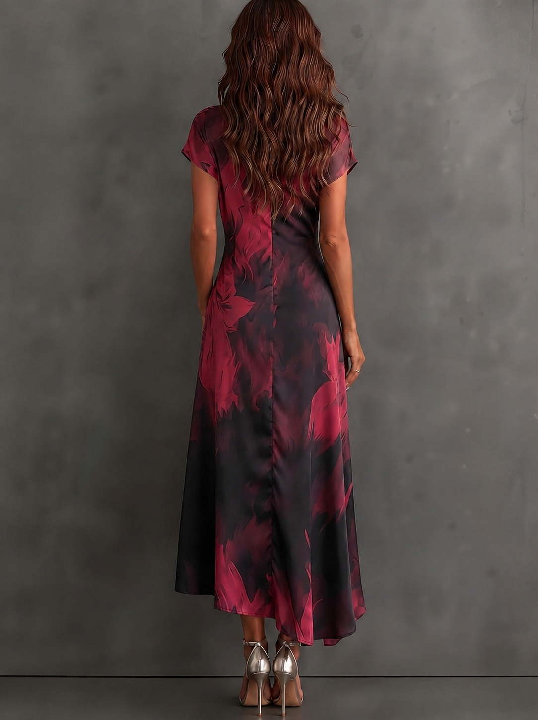 Vestido midi estampado estilo transpassado com decote em V