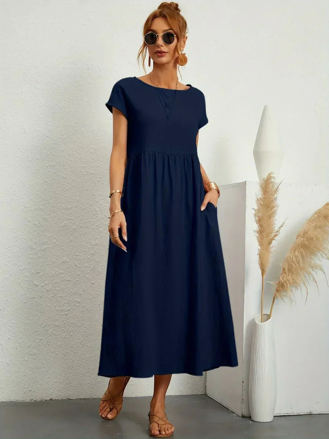 Clara - Elegantes Midikleid mit zeitlosem Design
