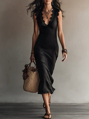 Adriana | Vestido midi preto sem mangas, com decote em V e detalhes em renda