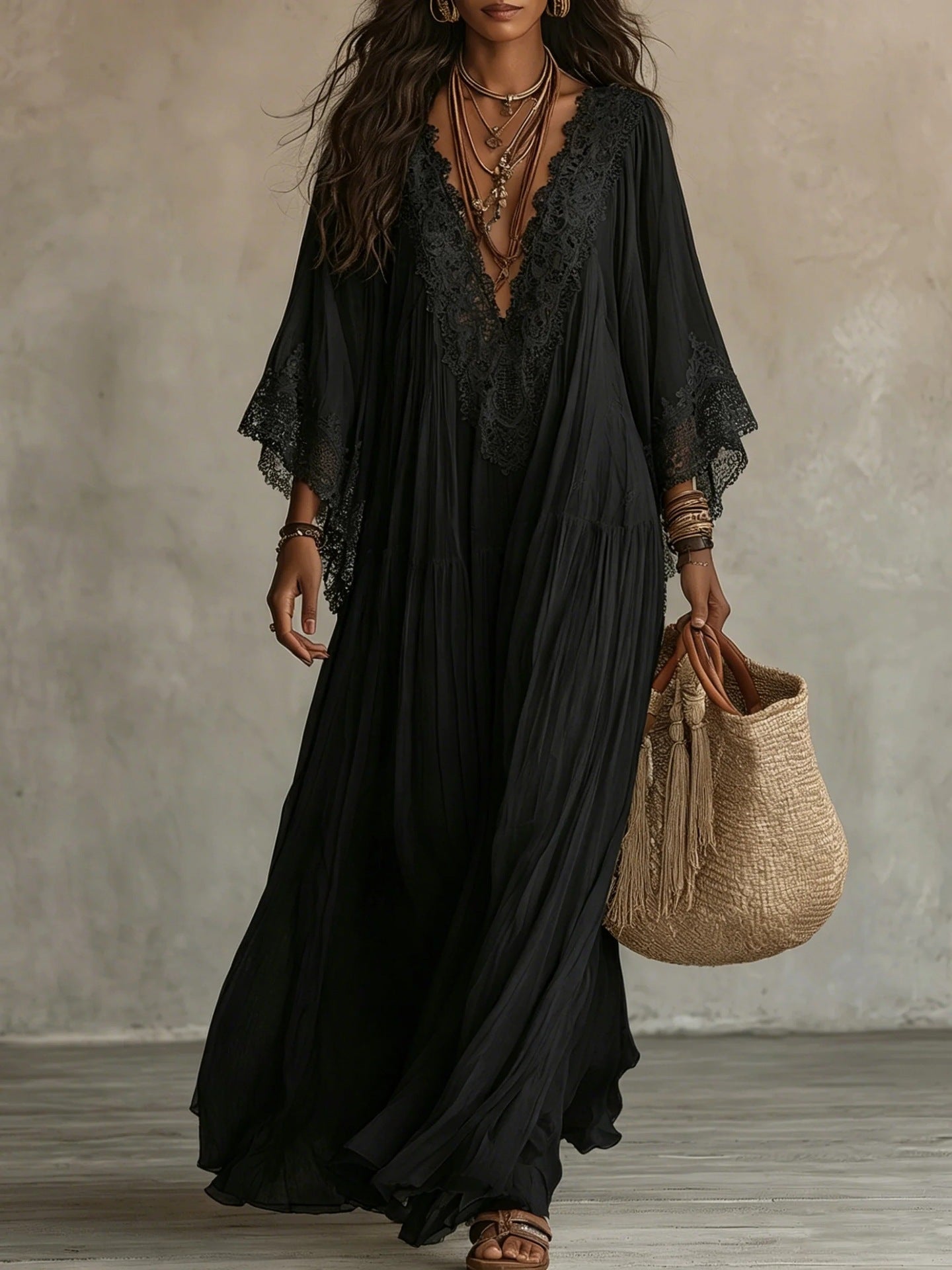 Ambra | Schwarzes Maxikleid mit V-Ausschnitt und Fledermausärmeln