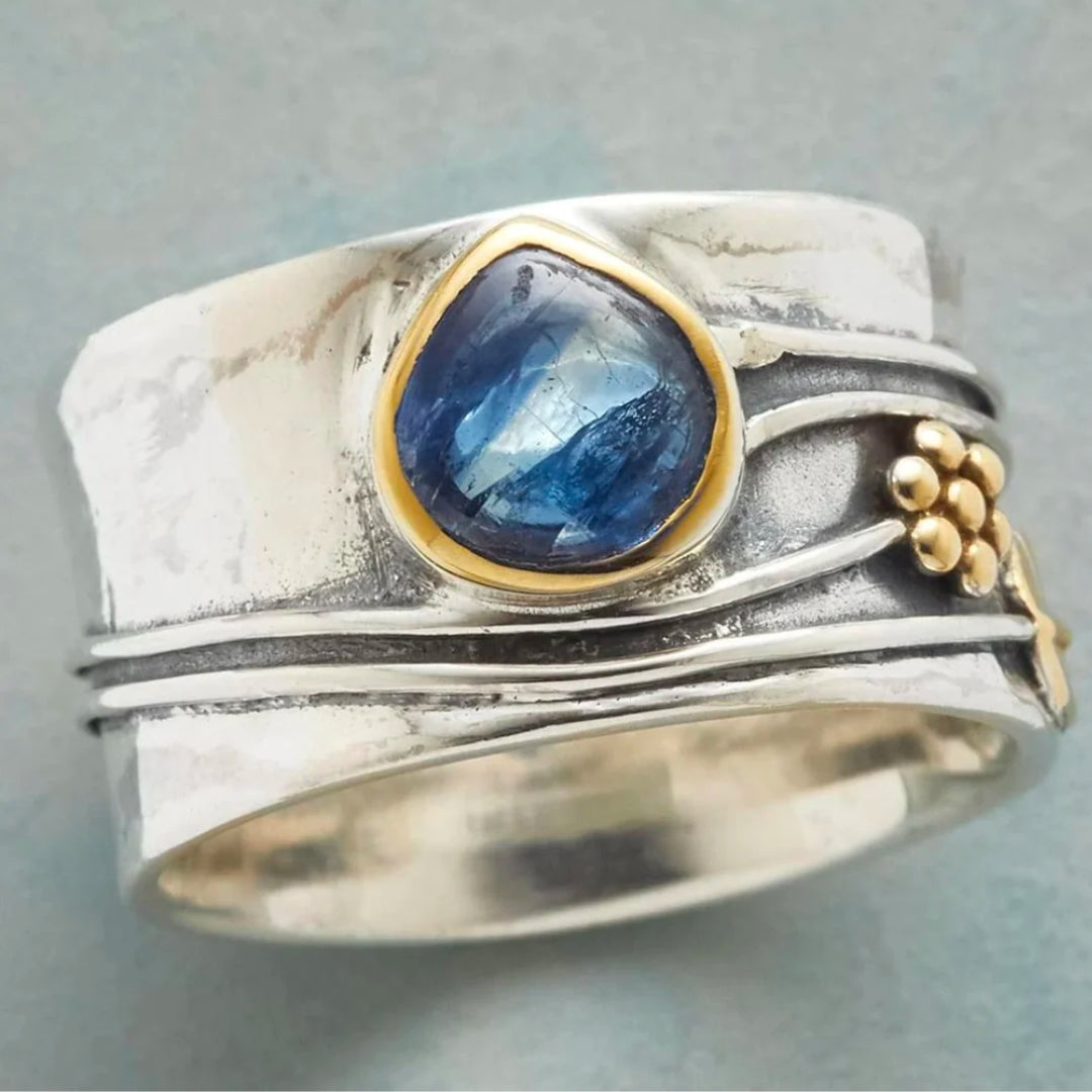 Anel vintage com safira azul, banhado a prata