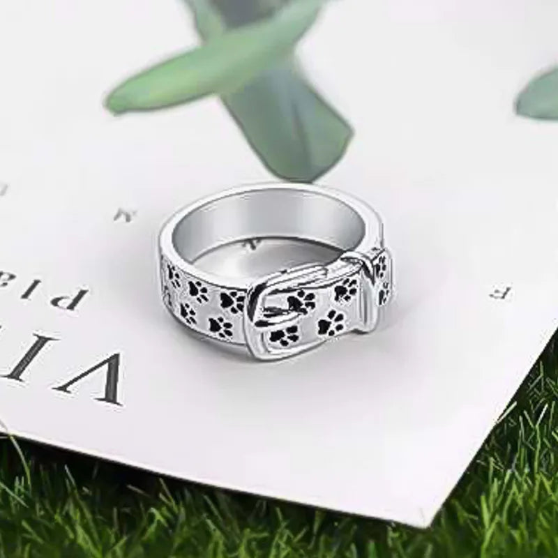 Anel giro e elegante inspirado numa coleira para cão