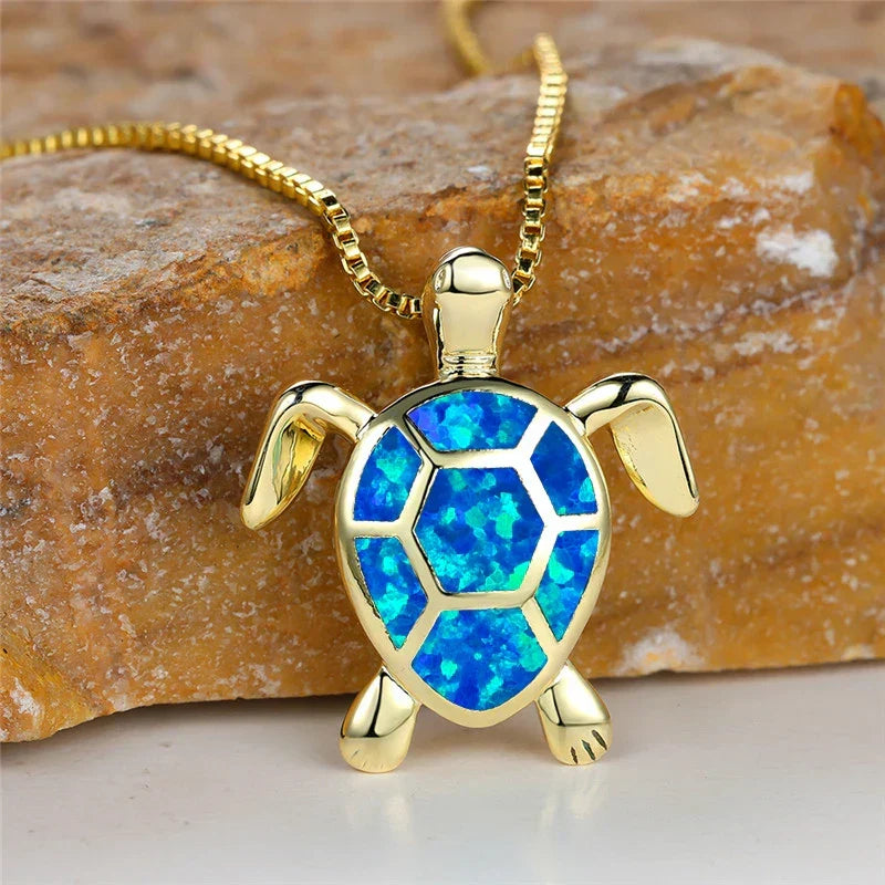 Colar vintage com pendente de tartaruga em opala de fogo verde