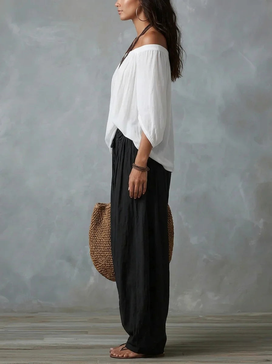 Conjunto branco composto por um top sem alças e calças largas estilo balão