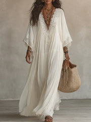 Serena | Vestido longo de chiffon branco com decote em V, mangas em forma de asa de morcego e renda branca