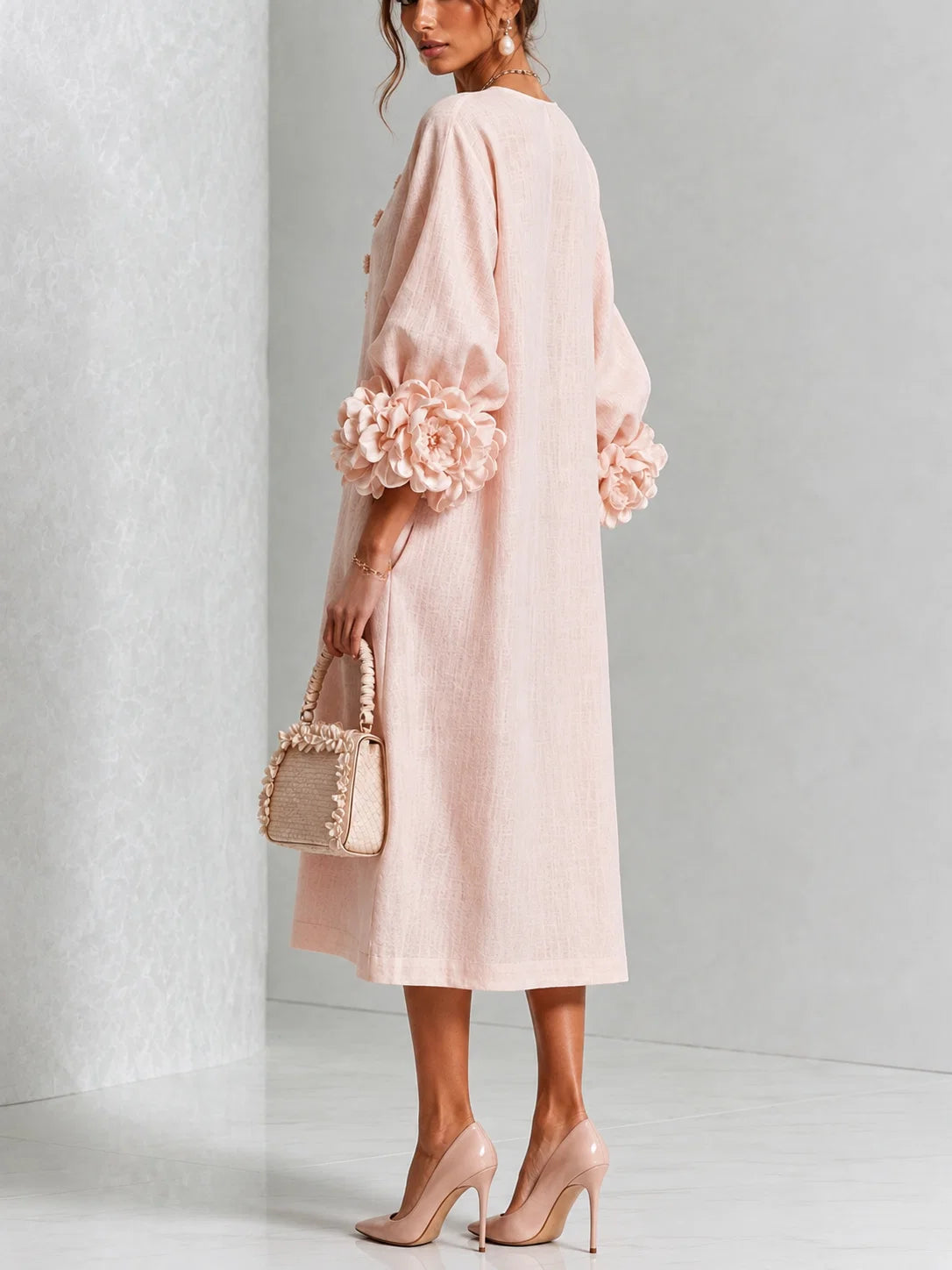 Ladina - Vestido Midi Floral com Botões e Punhos Florais Marcantes