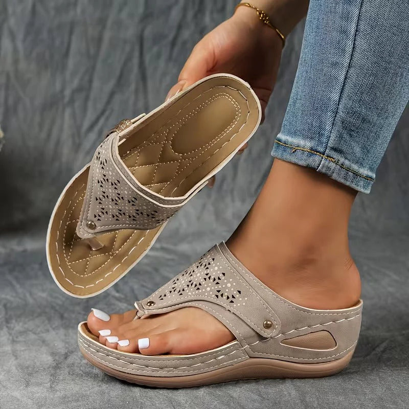 Lia - Komfortable & stützende Keilsandalen