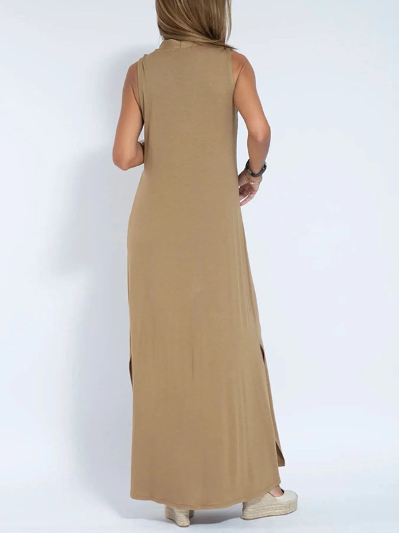 V-Ausschnitt ärmelloses Maxikleid mit Schlitz in Übergröße