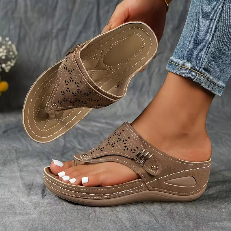 Lia - Komfortable & stützende Keilsandalen