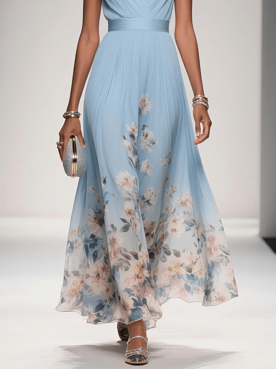 Rose | Hellblaues geblümtes Chiffon-Maxikleid mit V-Ausschnitt