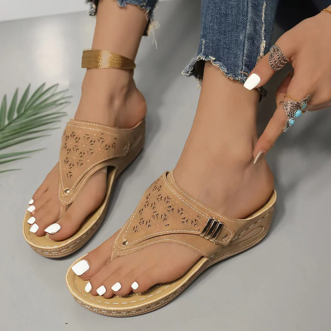 Lia - Komfortable & stützende Keilsandalen