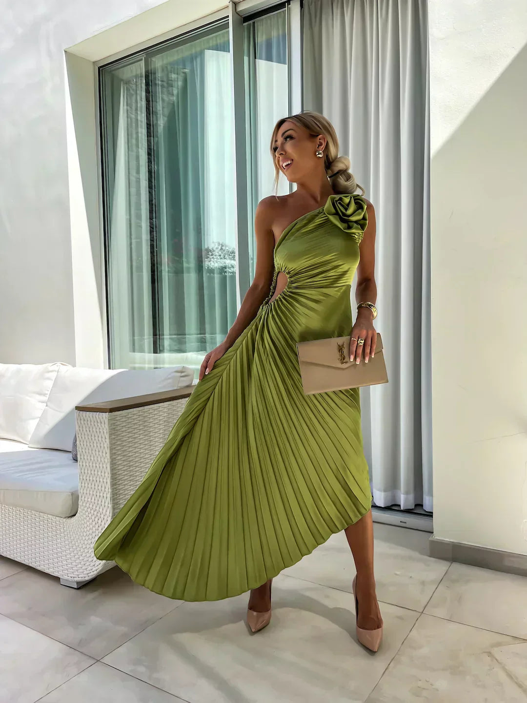 Lizbeth - Kleid mit Blumen Schultern
