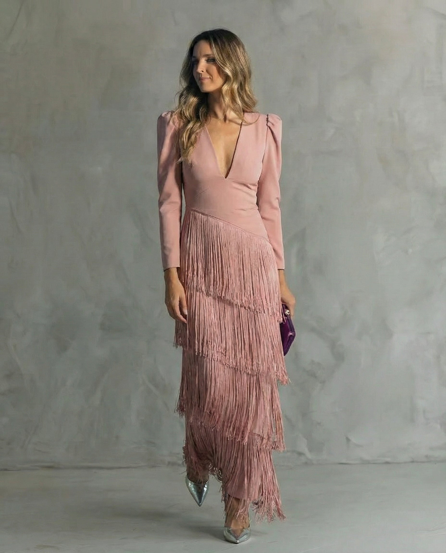 Chiara | Vestido elegante com mangas com franjas