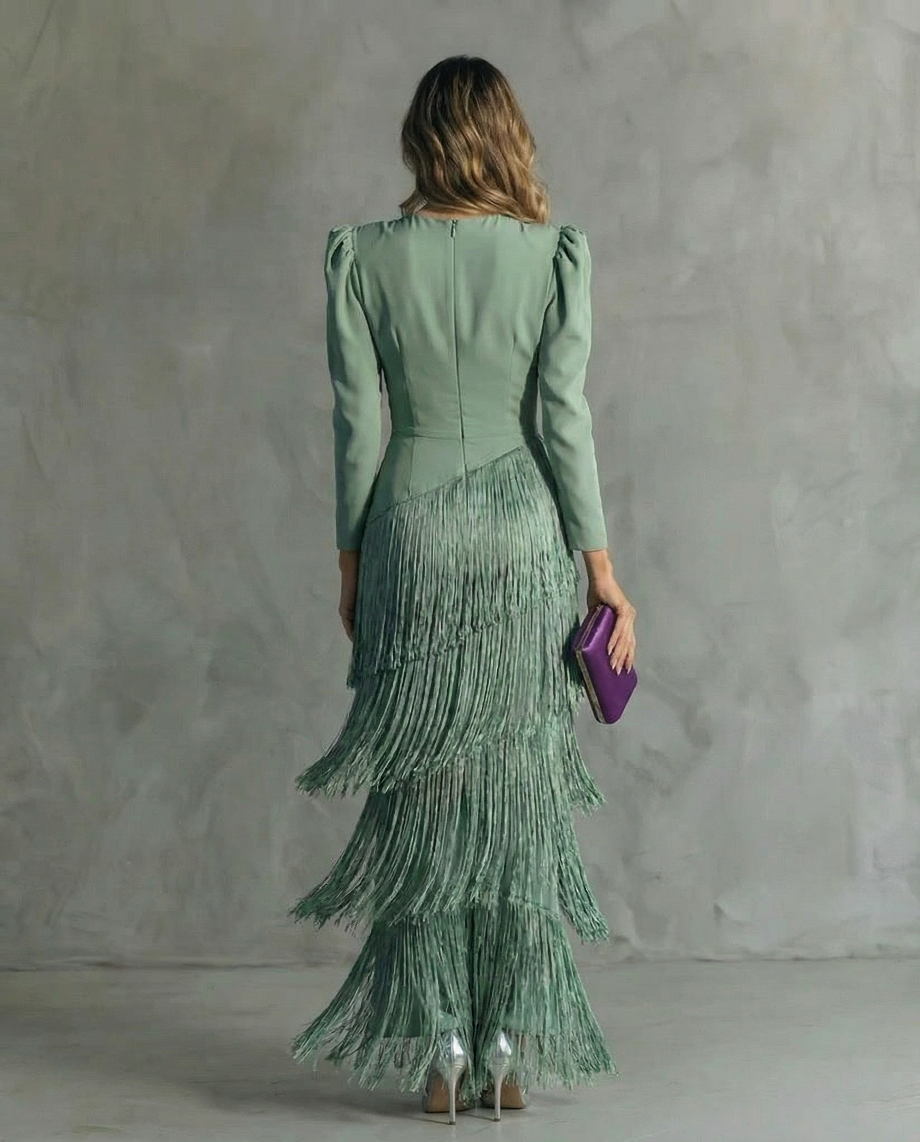 Chiara | Vestido elegante com mangas com franjas