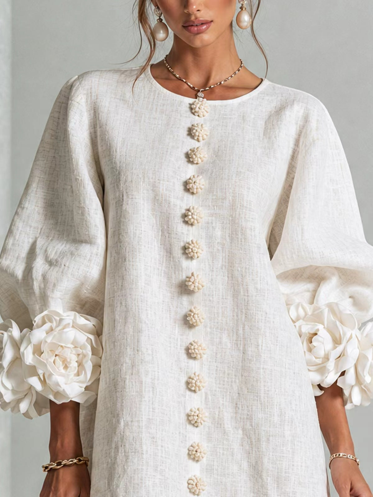 Vestido Floral com Mangas Balão e Decote Redondo